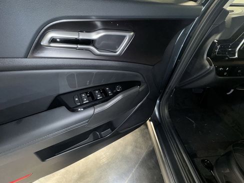 Certified 2025 Kia Sportage EX image 17