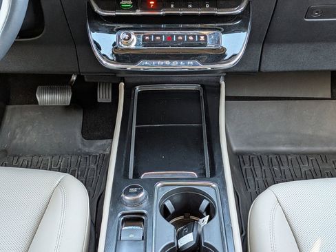 Certified 2025 Lincoln Corsair Premiere w/ Equipment Group 101A image 22