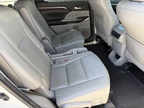 Used 2015 Toyota Highlander Limited Platinum AWD/4WD image 19