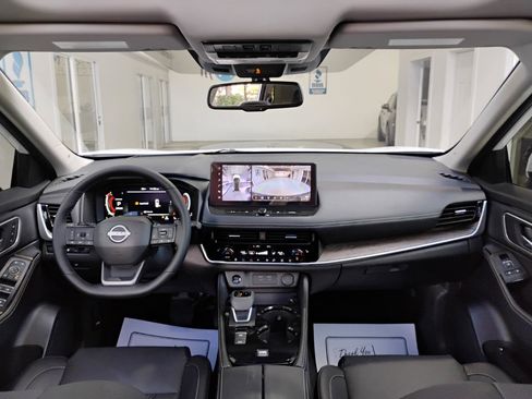 Used 2025 Nissan Rogue Platinum w/ Tech Package image 89