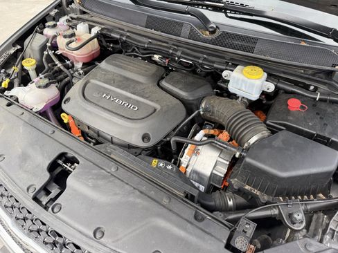 Used 2023 Chrysler Pacifica Touring-L FWD image 29
