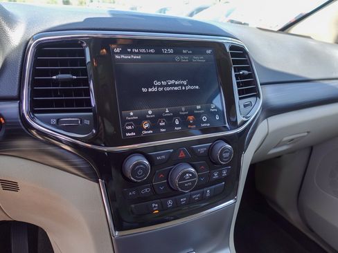 Used 2022 Jeep Grand Cherokee Laredo E RWD image 17