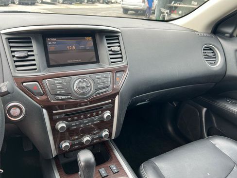 Used 2015 Nissan Pathfinder SL AWD/4WD image 8
