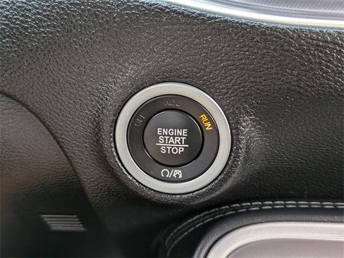 Used 2022 Dodge Challenger SXT image 25
