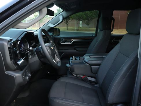 Used 2024 Chevrolet Silverado 1500 LT RWD image 10