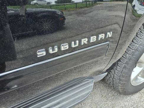 Used 2013 Chevrolet Suburban LT w/ Luxury Package RWD image 7