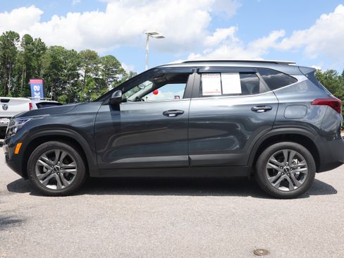 Used 2023 Kia Seltos S FWD image 2