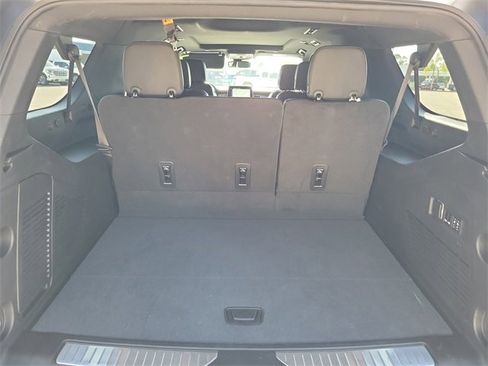 Certified 2023 Chevrolet Suburban Z71 w/ Luxury Package image 5