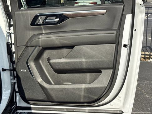 New 2026 Chevrolet Suburban LT w/ Comfort Package image 17
