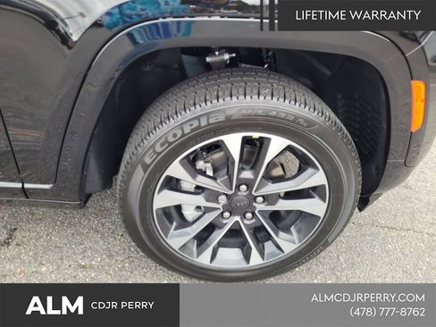 New 2025 Jeep Grand Cherokee Overland w/ Luxury Tech Group IV AWD/4WD image 17