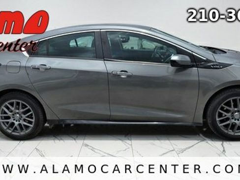 Used 2017 Chevrolet Volt LT FWD image 6