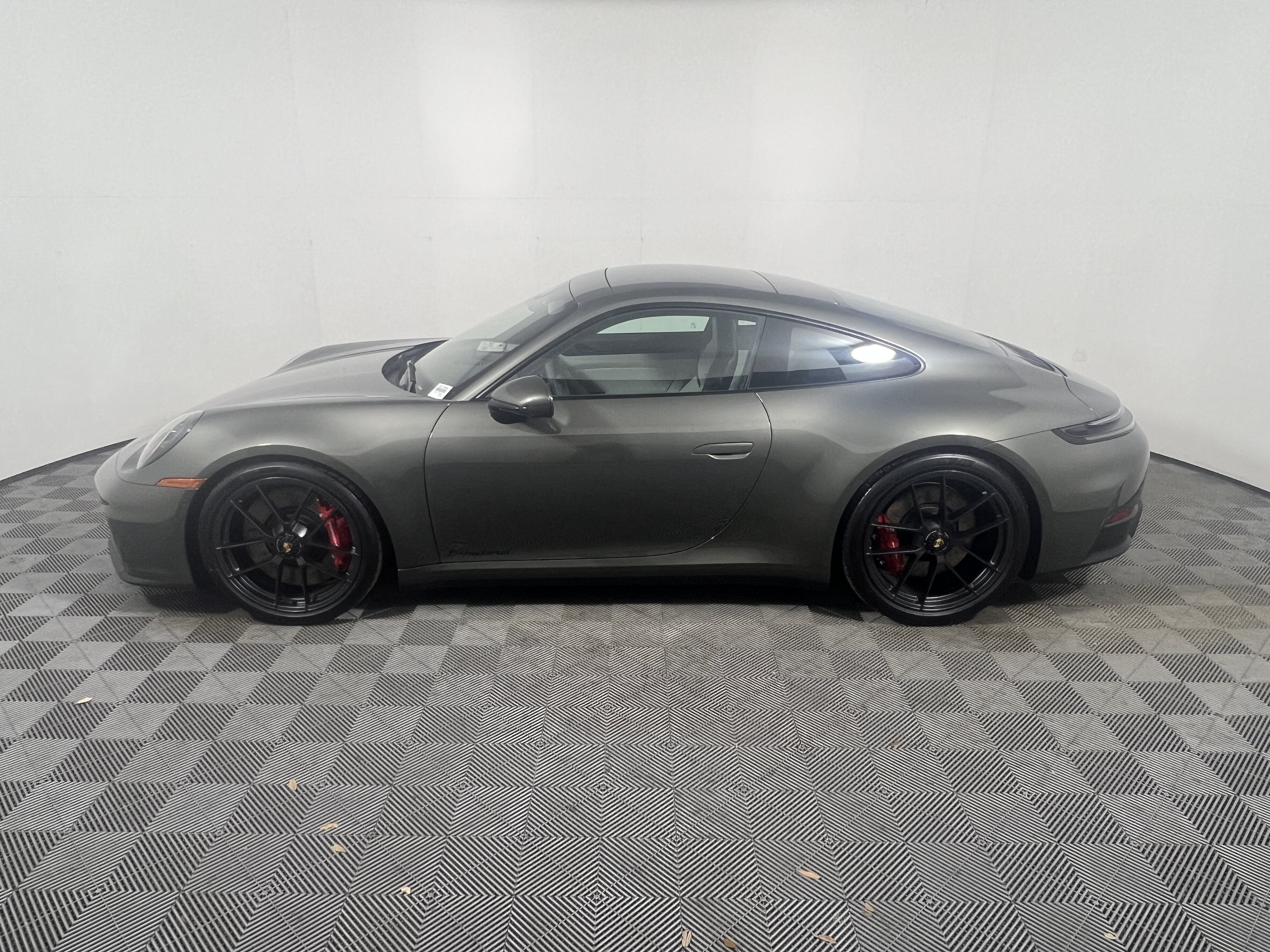 New 2026 Porsche 911 Carrera GTS RWD image 2