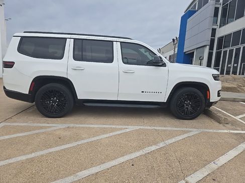 Used 2023 Jeep Wagoneer Series II image 10