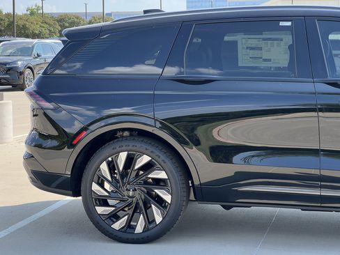 New 2025 Lincoln Nautilus Reserve w/ Jet Appearance Package image 11