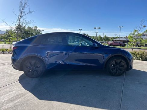 Used 2024 Tesla Model Y Long Range AWD/4WD image 9