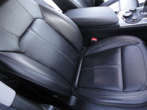 Used 2018 Alfa Romeo Stelvio AWD image 7