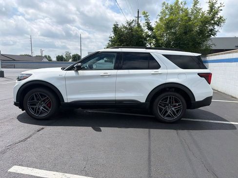 Used 2025 Ford Explorer ST-Line w/ Premium Package AWD/4WD image 2