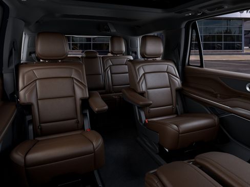 New 2027 Lincoln Navigator Reserve AWD/4WD image 11