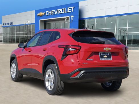 New 2026 Chevrolet Trax LS w/ LS Convenience Package FWD image 4