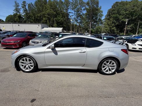 Used 2015 Hyundai Genesis 3.8 RWD image 8