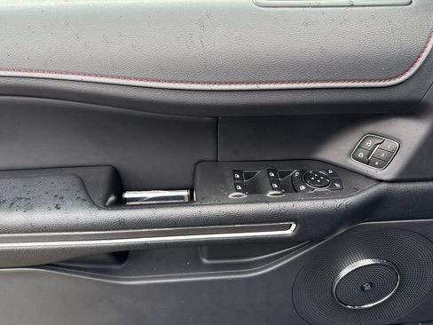 Used 2024 Ford Expedition Max Limited image 11