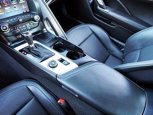 Used 2019 Chevrolet Corvette Stingray Coupe w/ 1LT RWD image 30