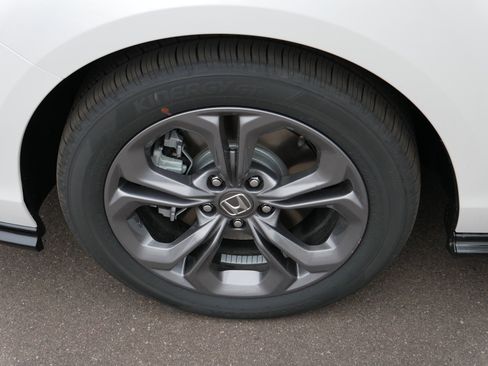 Certified 2025 Honda Accord EX-L image 15