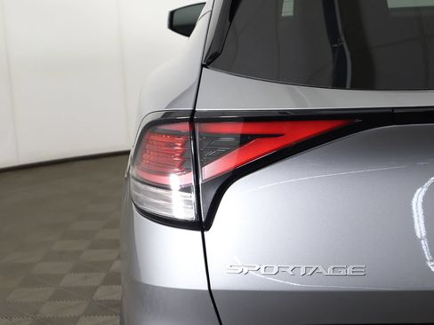 Used 2024 Kia Sportage EX AWD/4WD image 15