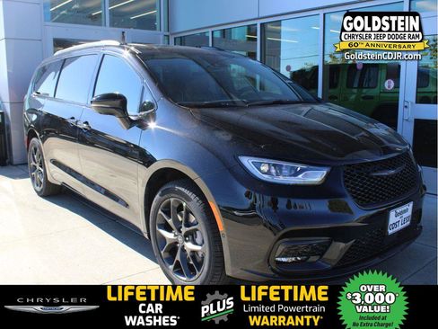 New 2026 Chrysler Pacifica Limited w/ S Appearance Package image 1