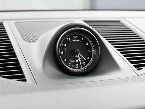 Certified 2025 Porsche Macan image 20