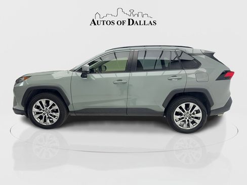 Used 2020 Toyota RAV4 XLE Premium image 7