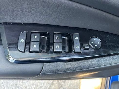 Used 2025 Kia Sportage EX FWD image 11