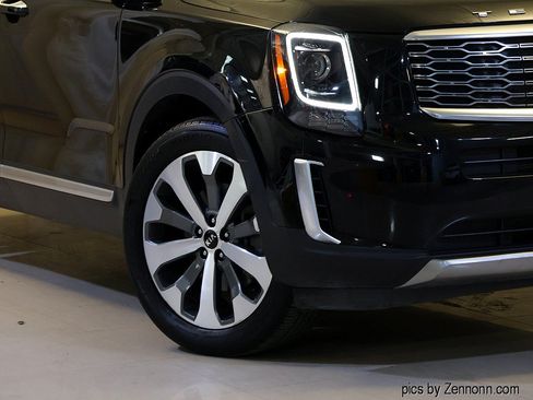 Used 2020 Kia Telluride S w/ S 8 Passenger Seating Package AWD/4WD image 3