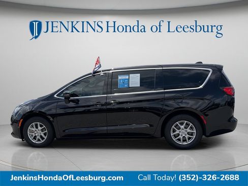 Used 2024 Chrysler Voyager LX FWD image 6