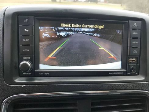 Used 2019 Dodge Grand Caravan SE FWD image 16