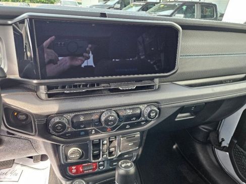 Used 2024 Jeep Wrangler Rubicon image 26