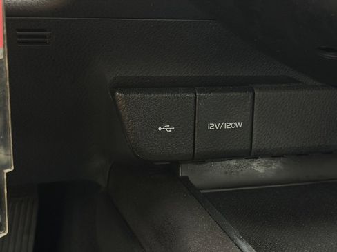 Used 2024 Toyota Camry SE image 29