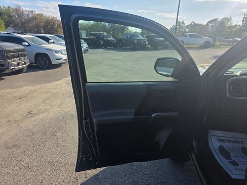Used 2022 Toyota Tacoma SR5 w/ Technology Package image 6