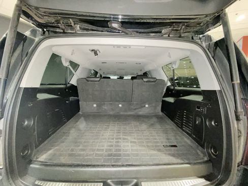 Used 2018 Chevrolet Suburban Premier image 25