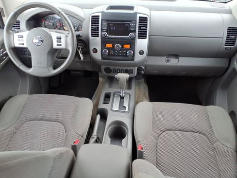 Used 2015 Nissan Frontier SV w/ SV Value Truck Package RWD image 16