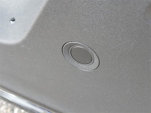 New 2026 Volvo XC40 B5 Core w/ Protection Package Premier image 9