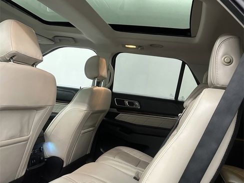 Used 2016 Ford Explorer Platinum image 31
