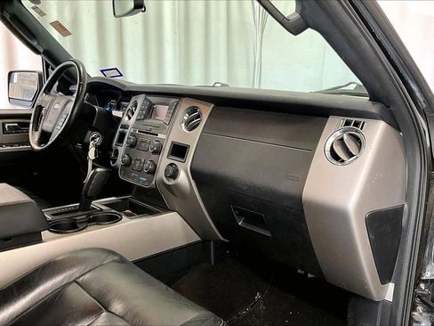 Used 2016 Ford Expedition XLT RWD image 28