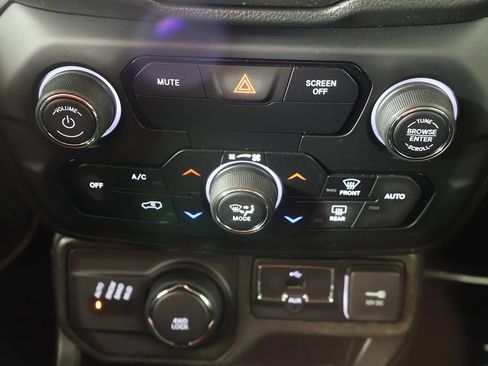 Used 2020 Jeep Renegade Altitude AWD/4WD image 41