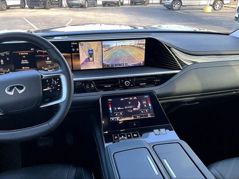 Certified 2025 INFINITI QX80 Luxe image 11