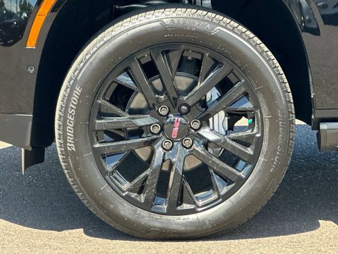 Used 2026 GMC Yukon Denali w/ Denali Reserve Package AWD/4WD image 26