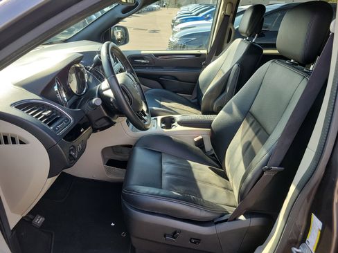 Used 2019 Dodge Grand Caravan SXT image 21