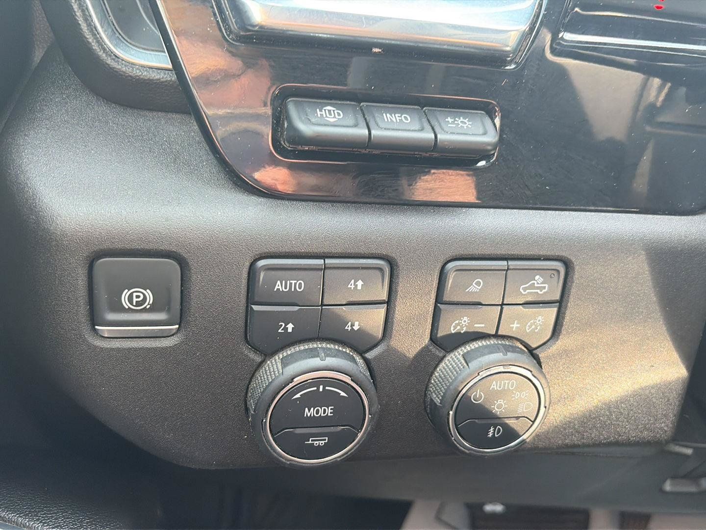Used 2025 Chevrolet Silverado 2500 High Country w/ Technology Package AWD/4WD image 37