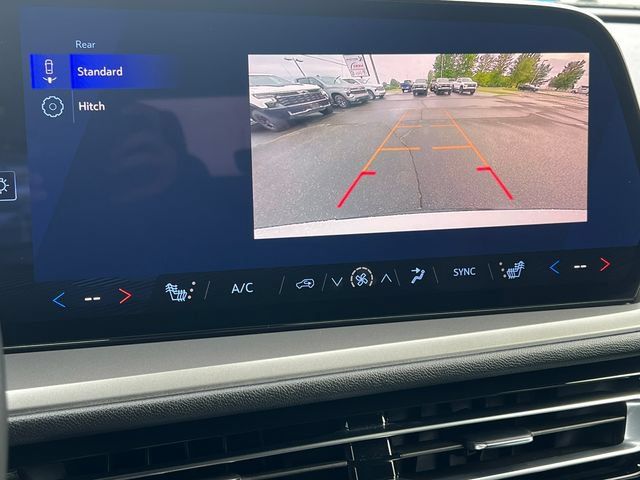 Used 2026 Chevrolet Traverse LT AWD/4WD image 25