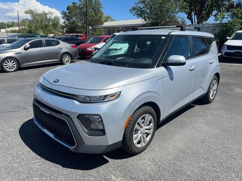 Used 2020 Kia Soul LX FWD image 2